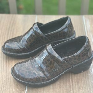 BOC Women Peggy Clog Nursing Cheetah Leopard Print